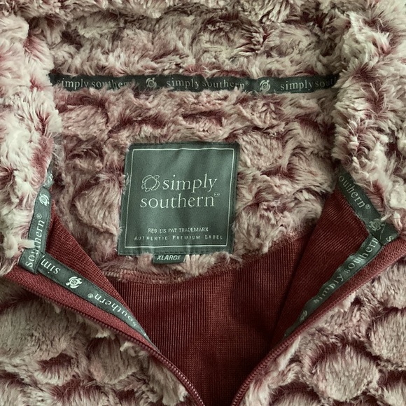 Simply Southern XL pink looks like water drops!! Super soft! - Picture 2 of 3